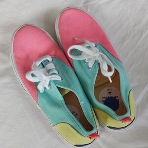 Sperry Kids Color Block Sneakers Size 2M.  Like New